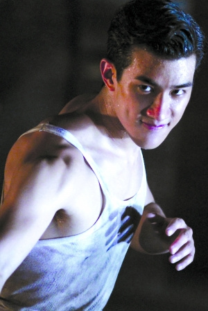 李治廷腹肌锻炼,李治廷花样健身