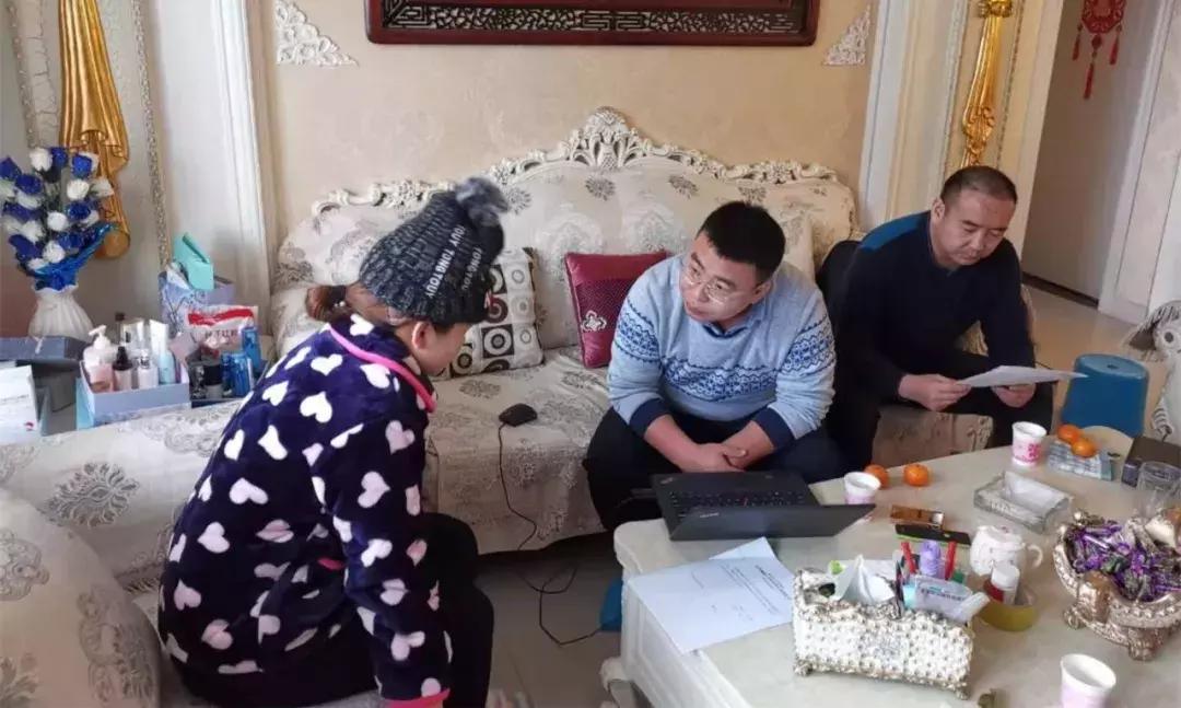 1999年生的他，编写聊天“话术”剧本专挑“宝妈”微商下手