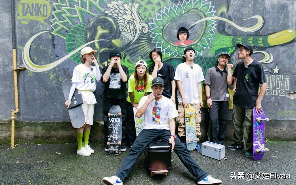 王珞丹蓝色长筒靴,王珞丹过膝靴穿搭