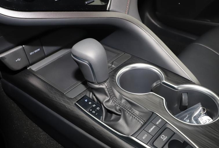 全新丰田凯美瑞2.5g豪华版,商务两不误的轿车