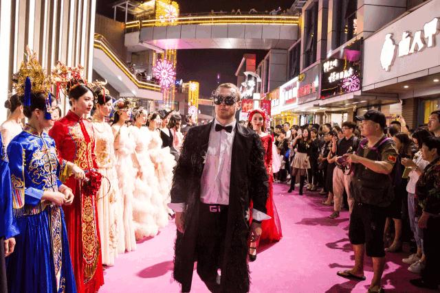 惊艳！超模维密秀空降！绍兴这个地方都快被挤爆了！