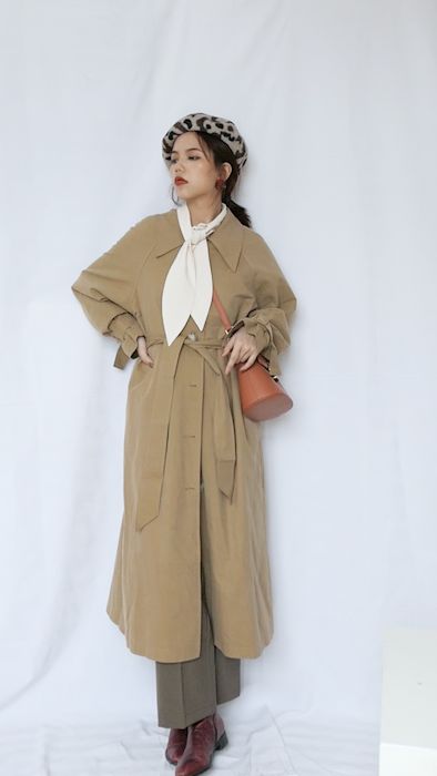 最节省空间又简便的叠风衣方法,薄款中长风衣怎么叠