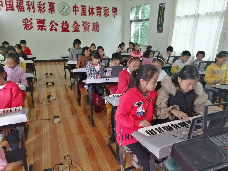 “多彩社团活动，丰富校园生活”马蹬一小社团活动