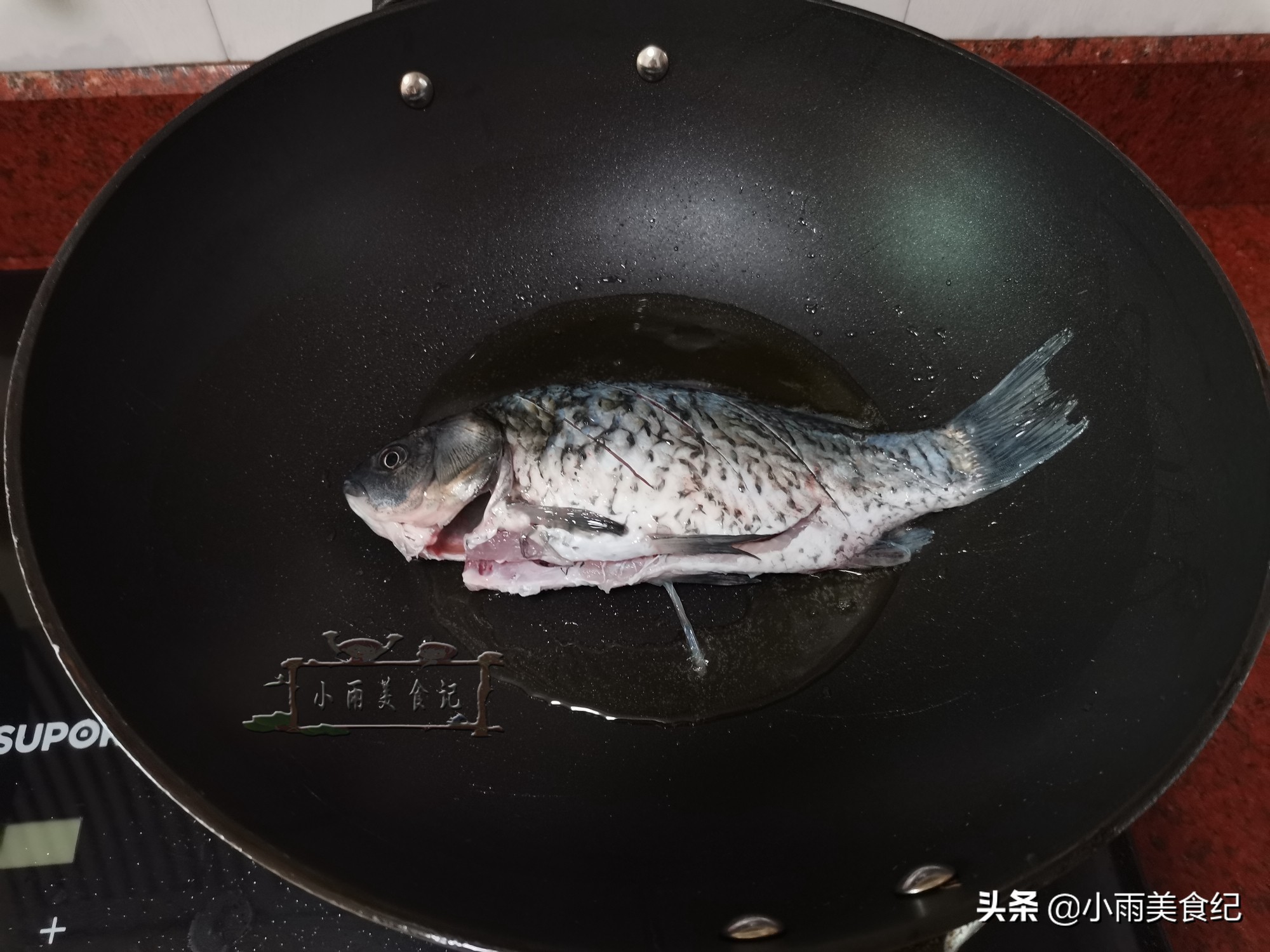 熬鱼汤的做法才又白又鲜,煮鱼汤不用煎的做法