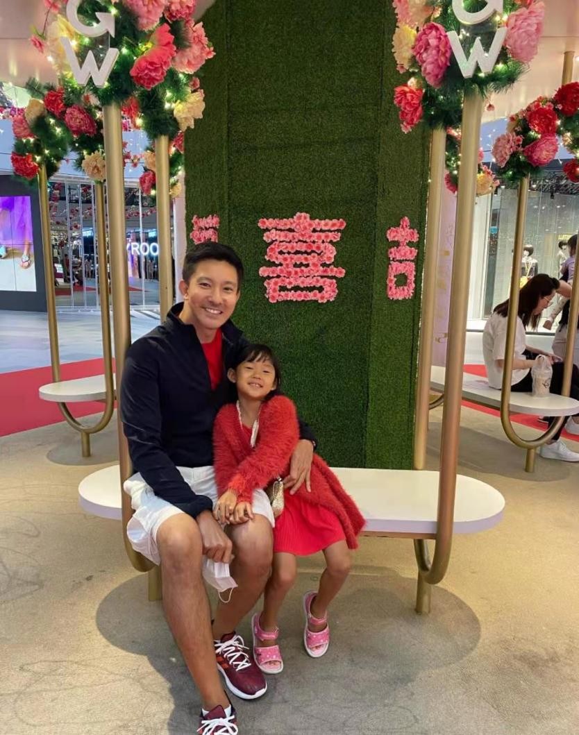 立威廉被女儿踢,立威廉被女儿踢破眼睛