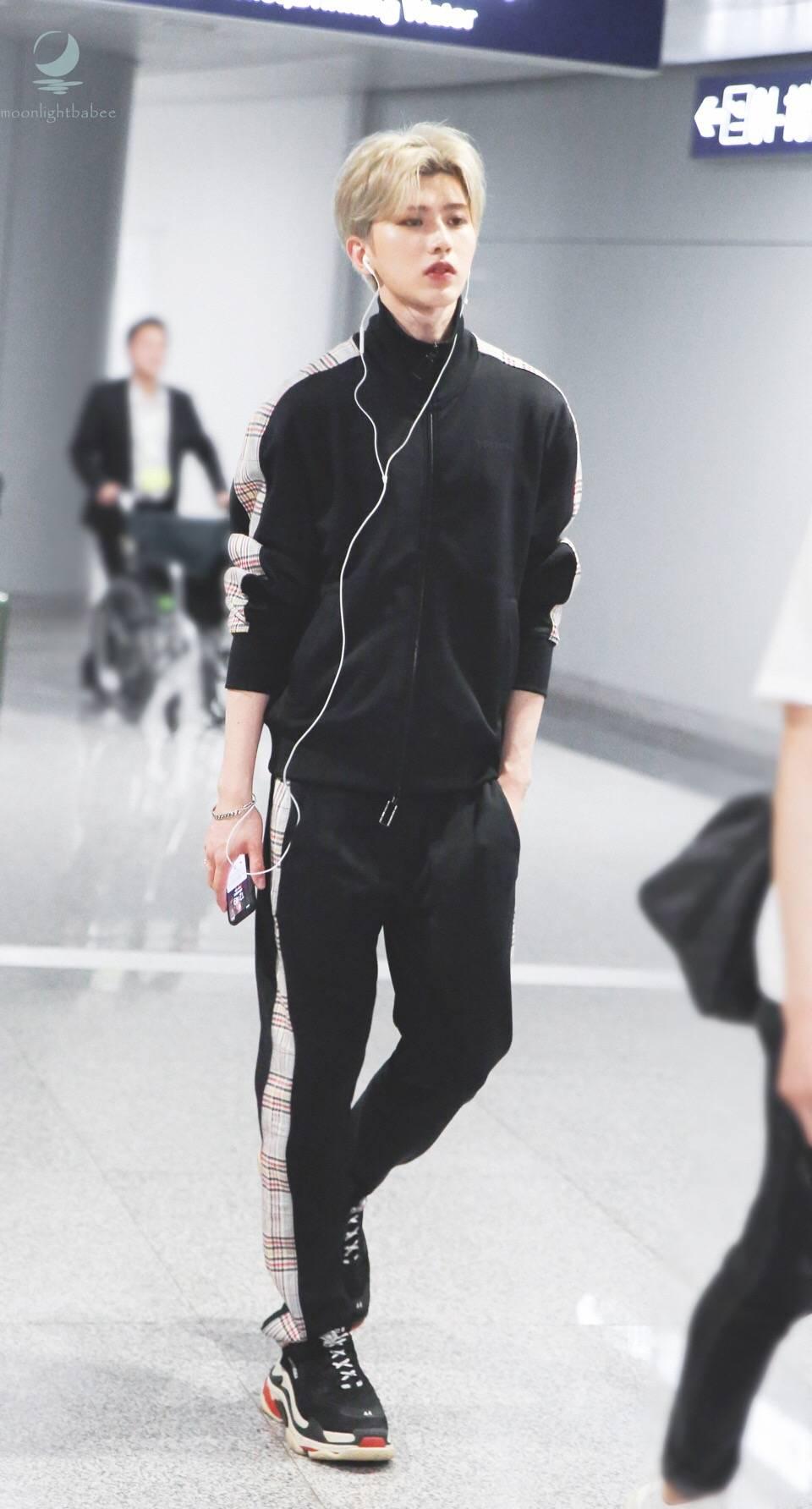 穿搭男生潮流大牌,男明星冬季最帅休闲运动穿搭