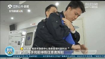 男童喉咙卡异物邻居施救,孩子遭异物卡喉医生15秒救回