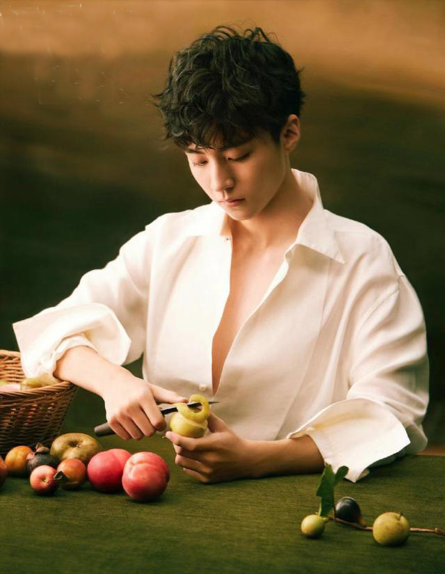 花男穿搭,王俊凯复古西装加背头港风