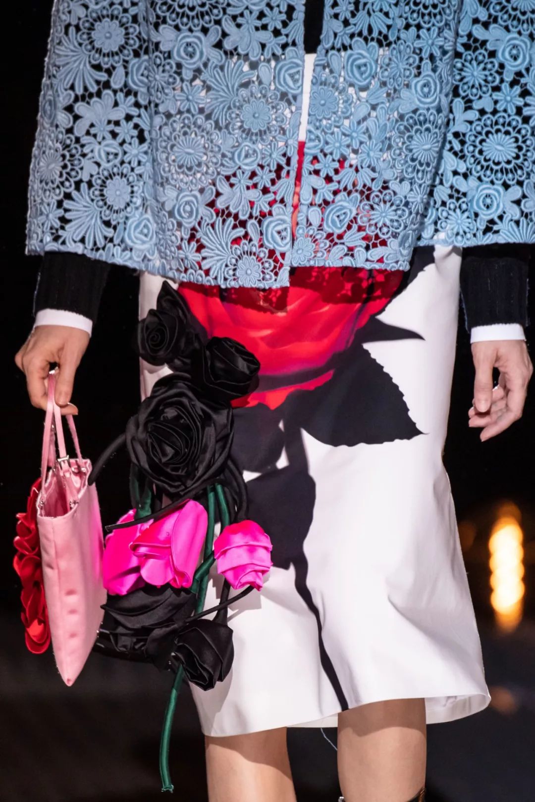 prada普拉达300元,prada旗下鞋子