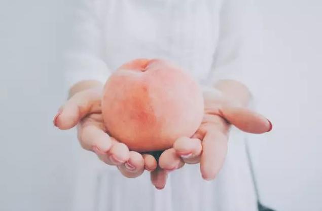 阳山水蜜桃的特点就是汁水十足,真正的浓缩精华