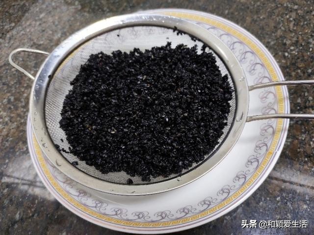 炒黑芝麻和冰糖一起炒,黑芝麻怎么做吃起来不苦