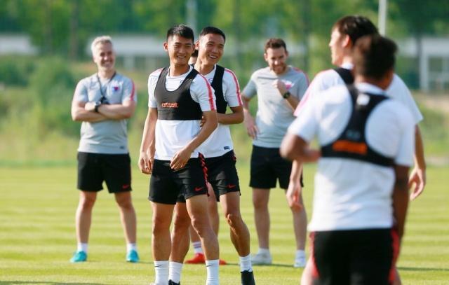 天津天海主教练朴忠均,沈祥福临场视频完整版