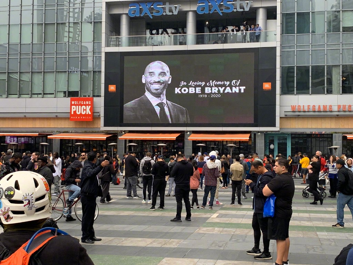 杨毅缅怀科比泪目,中国网友致敬科比