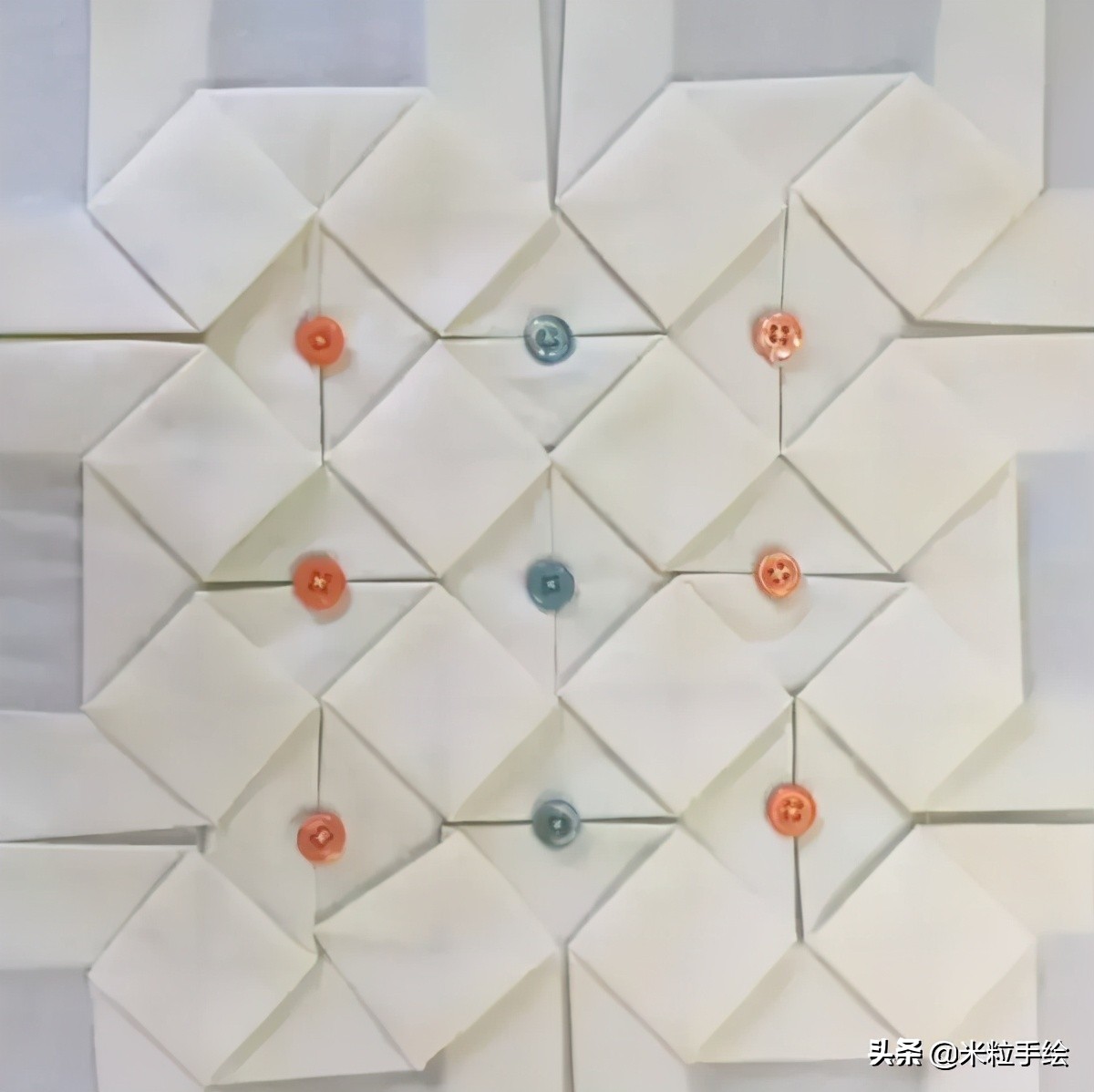 菱形格图案衣服属于什么风格,衣服镂空底边怎么弄好看