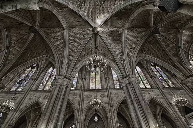 中国顶部是尖的建筑,尖屋顶建筑介绍