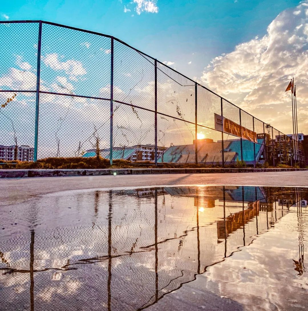 广东这所大学有广州、清远两校区。虽然是民办，但是环境超美