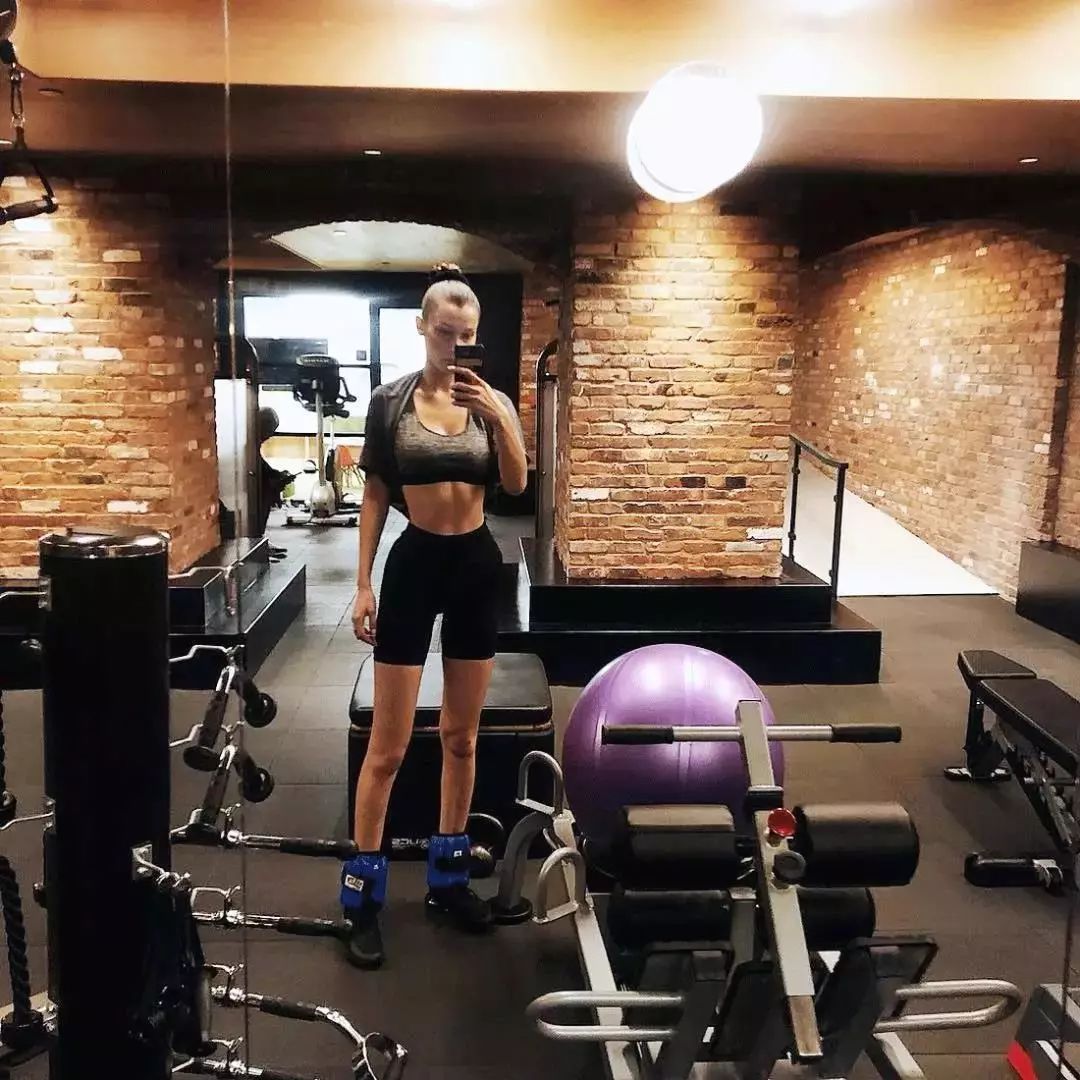 bella如今生活,bella近照超模