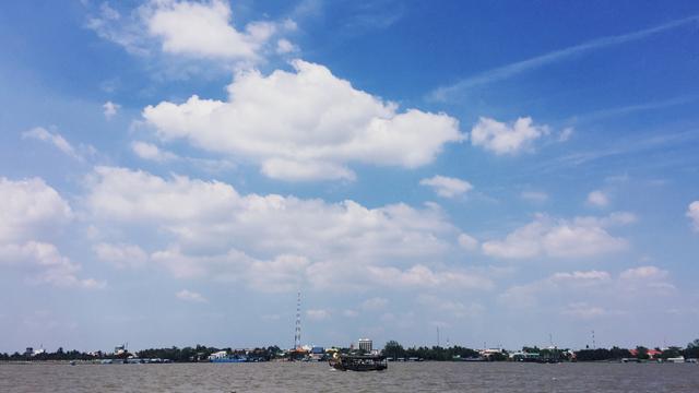 夜游湄公河在哪里看到景点,穿行在路上