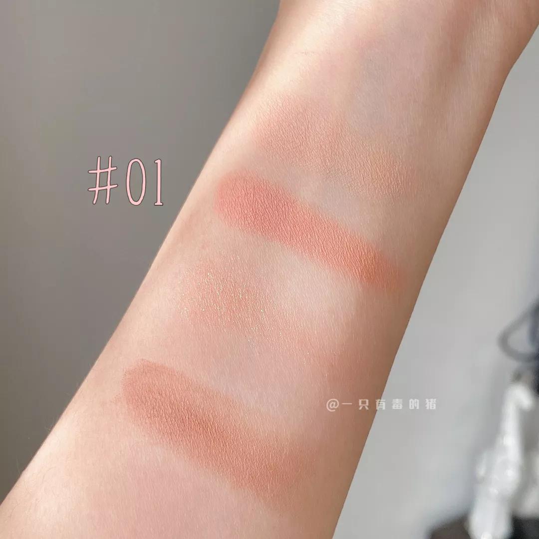 来看看闺蜜的化妆包,姐妹们的化妆包