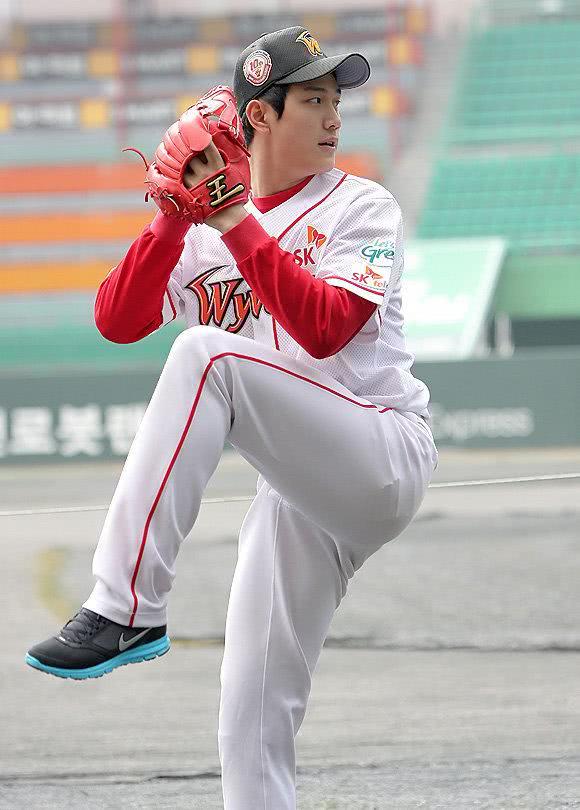 李多英李多贤是双胞胎吗,排坛美人