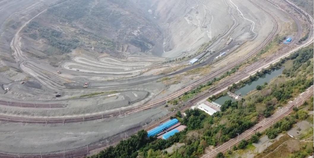 抚顺超大矿坑,辽宁抚顺矿坑