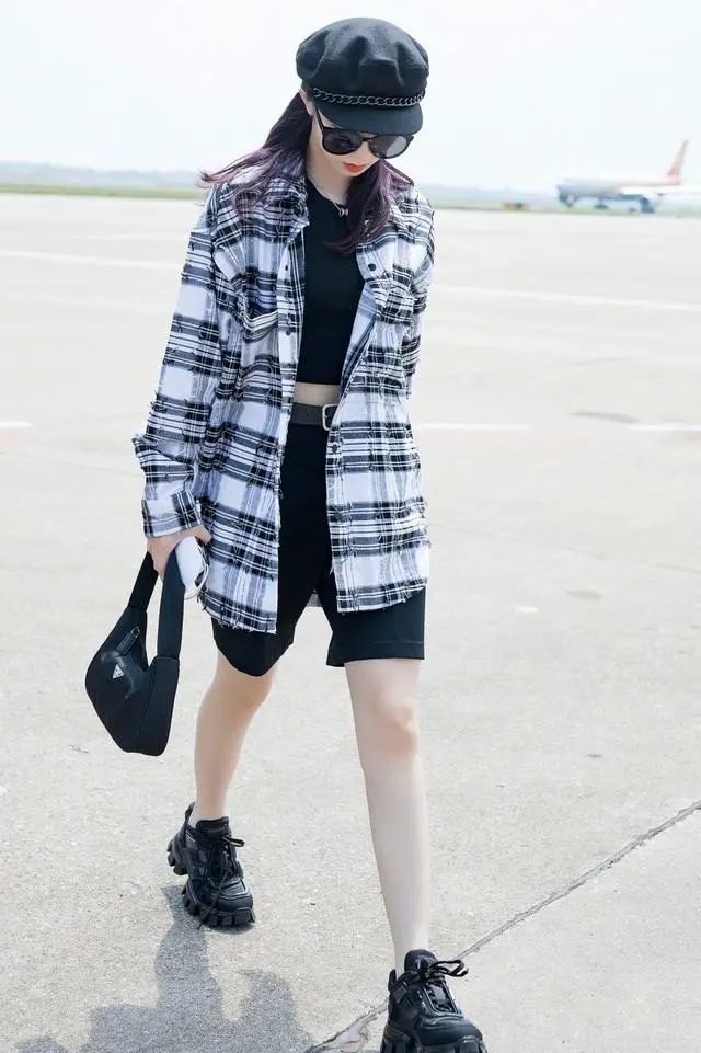 夏天白衬衫牛仔裤穿搭少年感,夏季穿搭学生休闲t恤牛仔裤穿搭