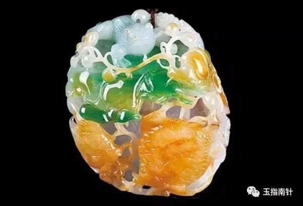 听说翡翠越绿越显白真的是这样吗,听说翡翠三彩很罕见价值如何