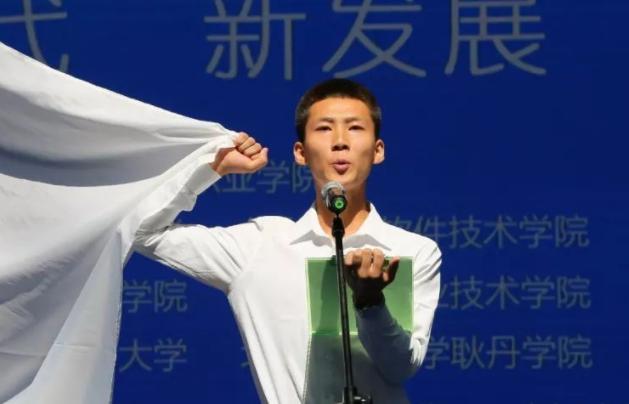 大学生入党必须满足各个要求吗,现在的大学生入党到底是为了什么