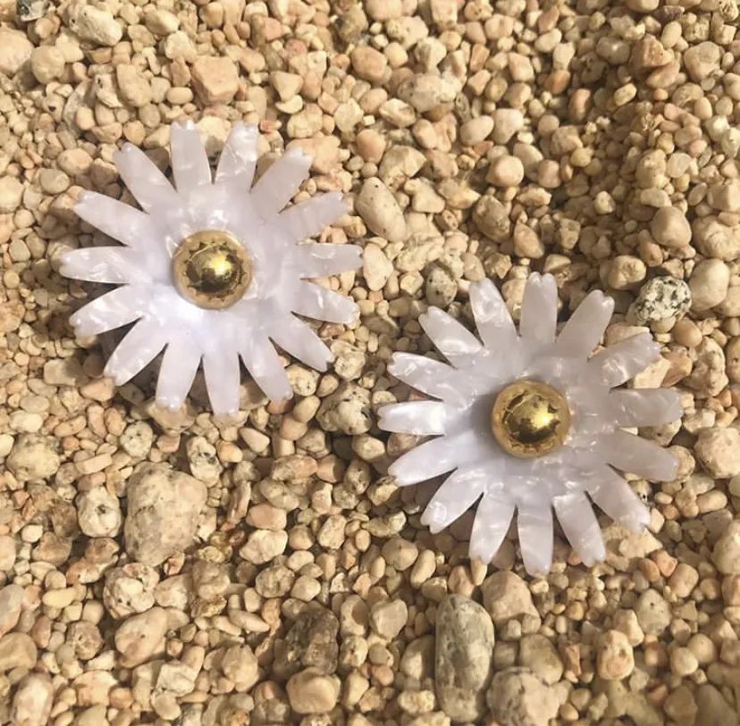 珍珠耳钉优雅永不过时,经典大方的耳钉