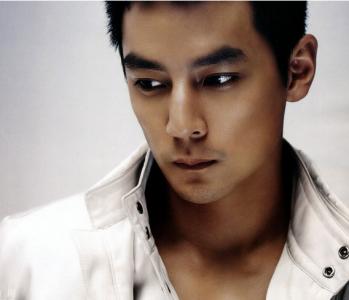 25岁男人脚臭,25岁帅哥脚臭怎么办