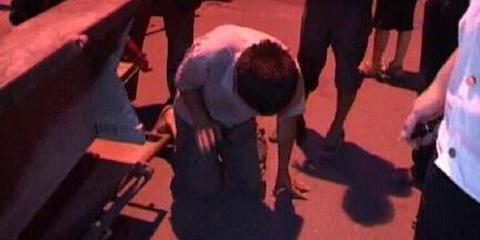 一个会自己飞回来的陀螺，不单是小孩子，连大人都玩得不亦乐乎