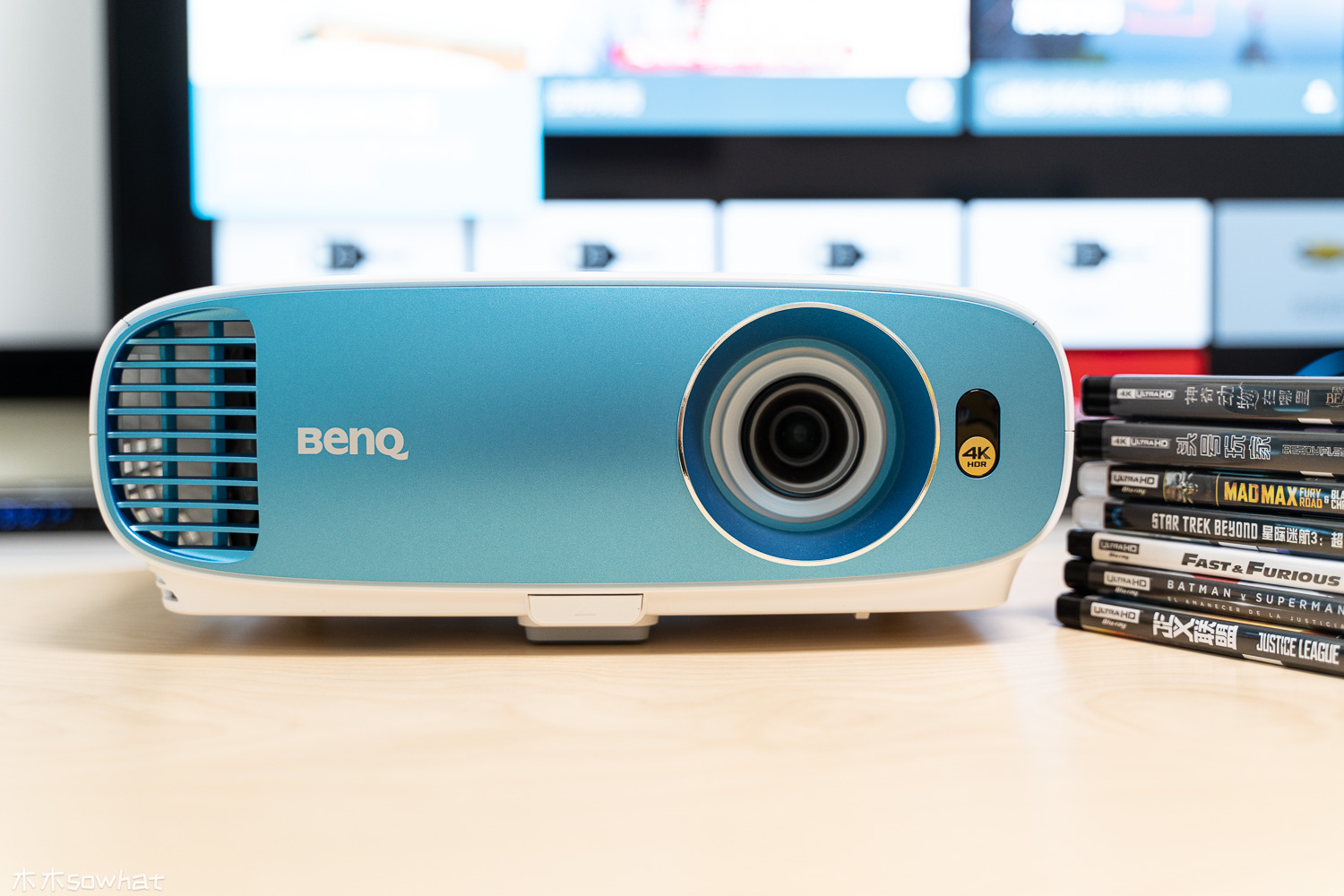 8000块的4K投影仪效果怎么样,800元的1080p的投影仪