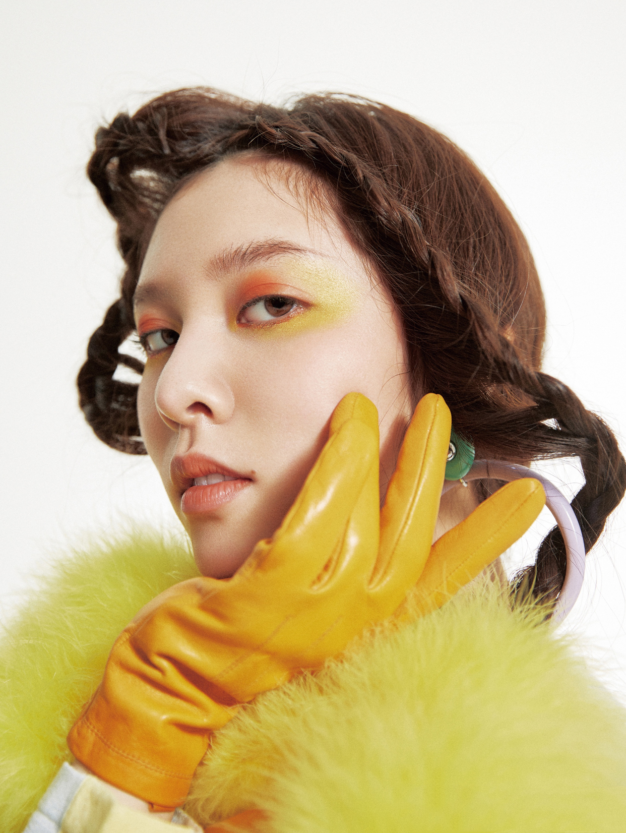 宋妍霏像阚清子,宋妍霏棕咖大衣撞衫杨幂