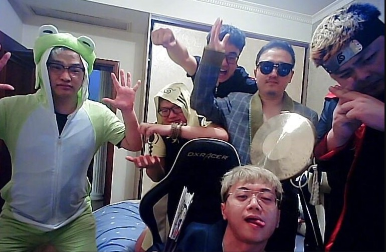 德云色对lpl解说 (德云色笑笑解说rng vsedg第五把)