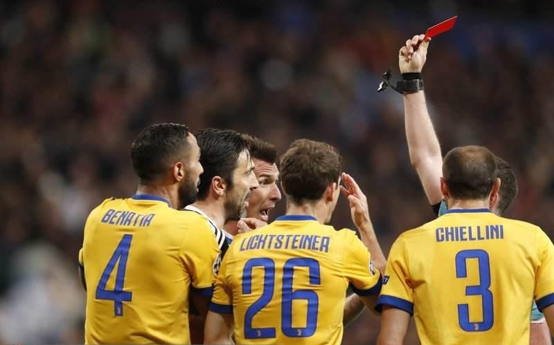 傅明曾看var点球,傅明点球未判对中国影响