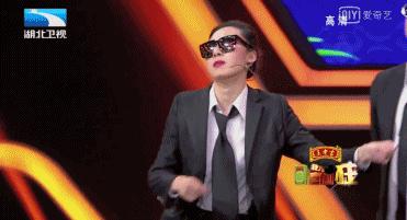 长得不美又没名气，她怎么就成了新任“星女郎”？