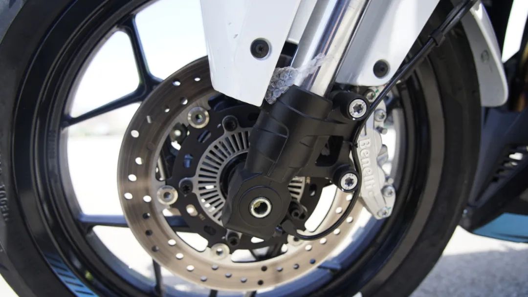 贝纳利tornado302跟飓风302r,新款贝纳利302r5秒破百