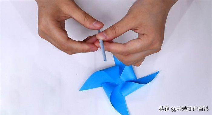 怎么折风车教程简单又好看,怎么折又简单又漂亮的风车
