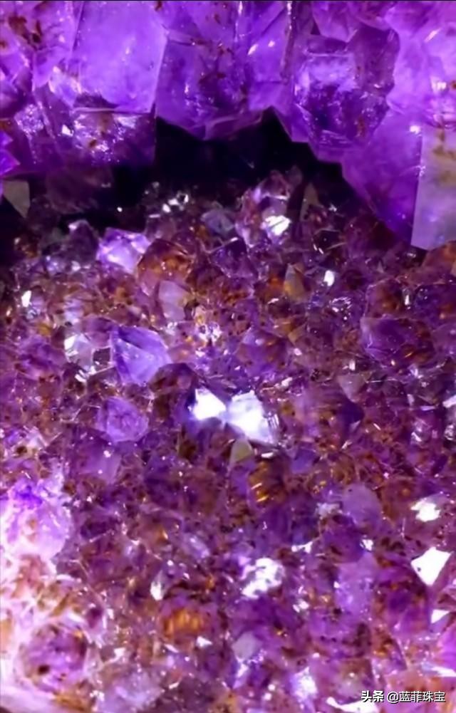 天然水晶和玻璃水晶有什么区别,天然水晶原石是怎么形成的