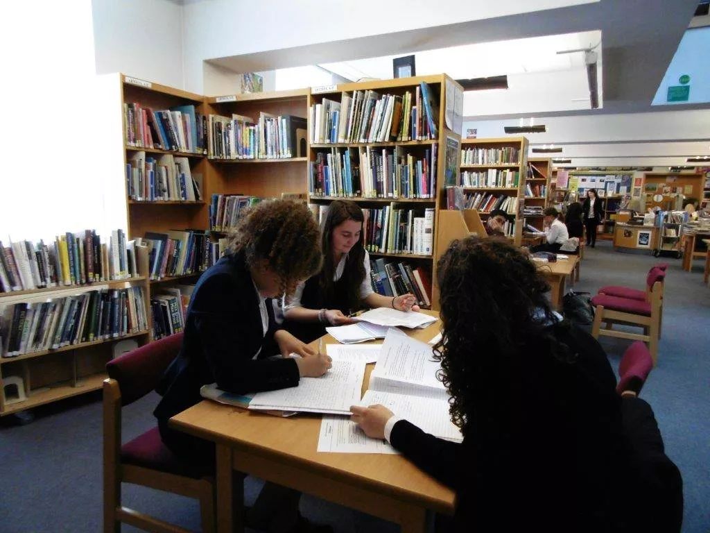 英国私校推荐之皇家罗素中学,英国24所罗素大学