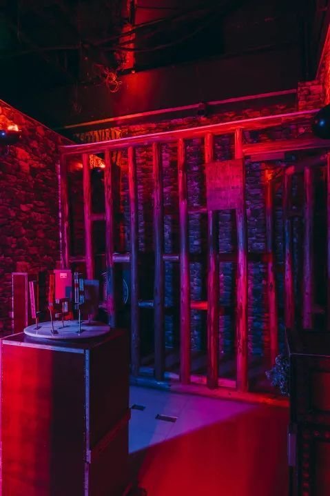 夜幕降临沉浸式密室逃脱体验剧场,超刺激的密室逃脱等你来体验