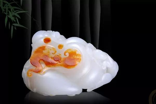 俏色羊脂美玉，美皮玉雕更美