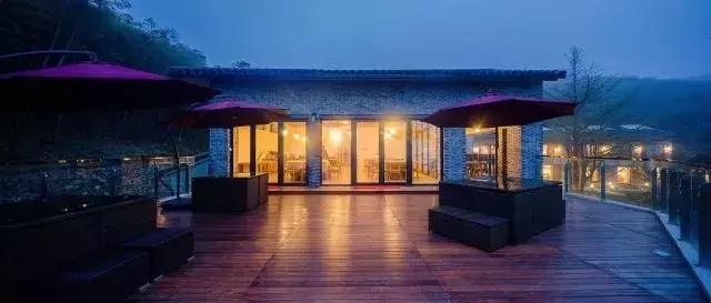 德清最高峰上的云端民宿，躺在离星空最近的床上