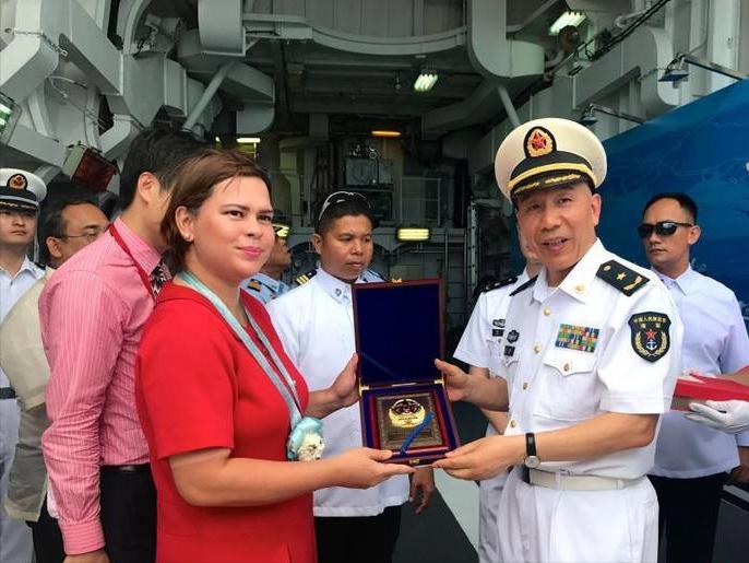 虎父无犬女，反美亲中的萨拉即将登场，杜特尔特为她全程保驾护航