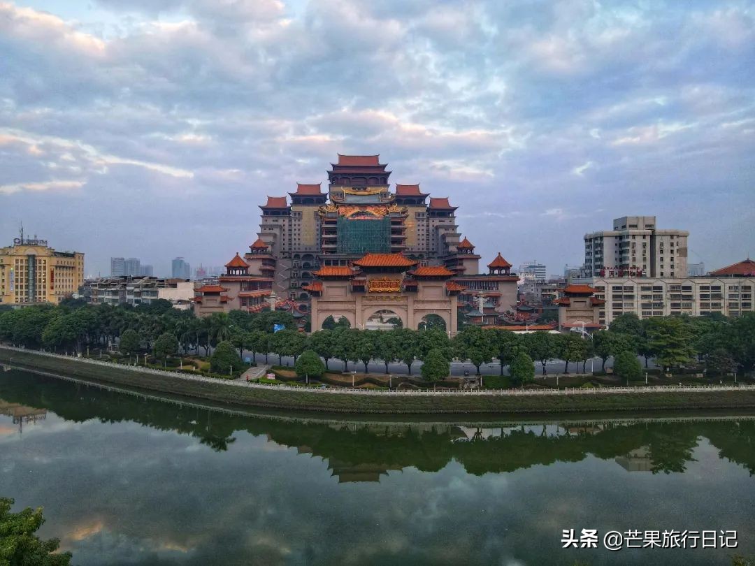 广西“布达拉宫”，据说台湾富商花30亿，用8000工人才建成