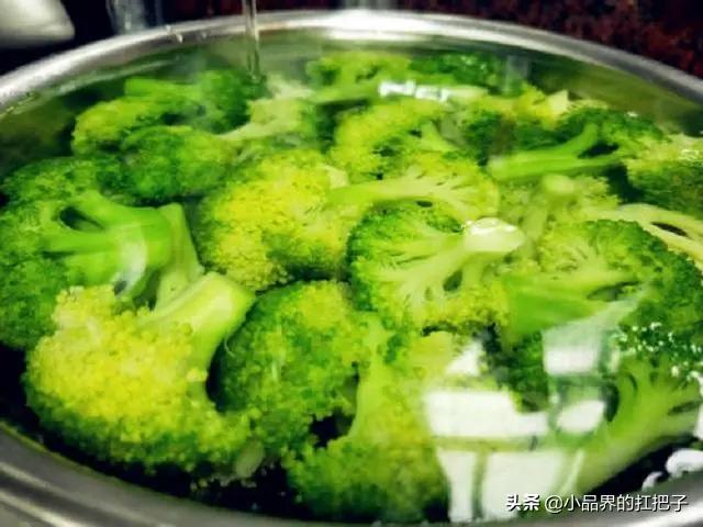 西兰花在盐水里泡了一夜还能吃吗,西兰花用碱水洗能不能洗掉农药