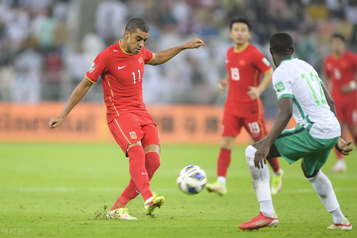 问足球的问题有哪些,李铁临危受命战术思路