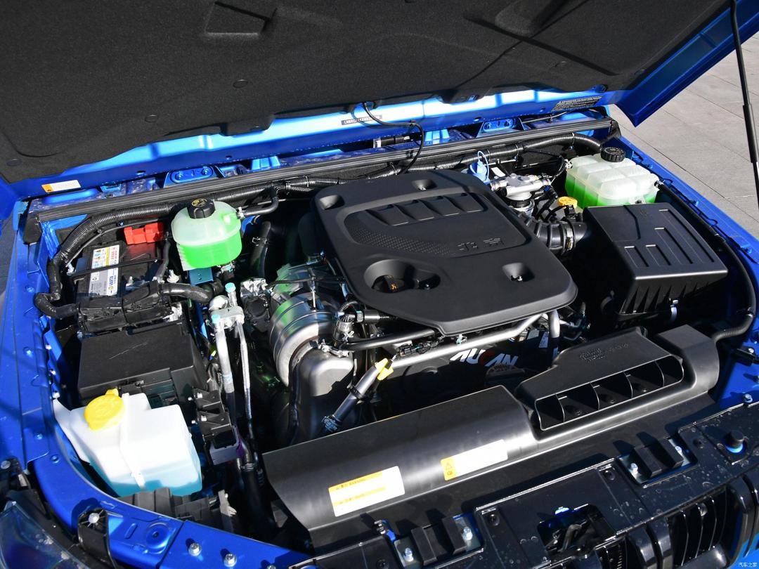 普拉多对比新bj40实车照片,开老款丰田普拉多2700视频