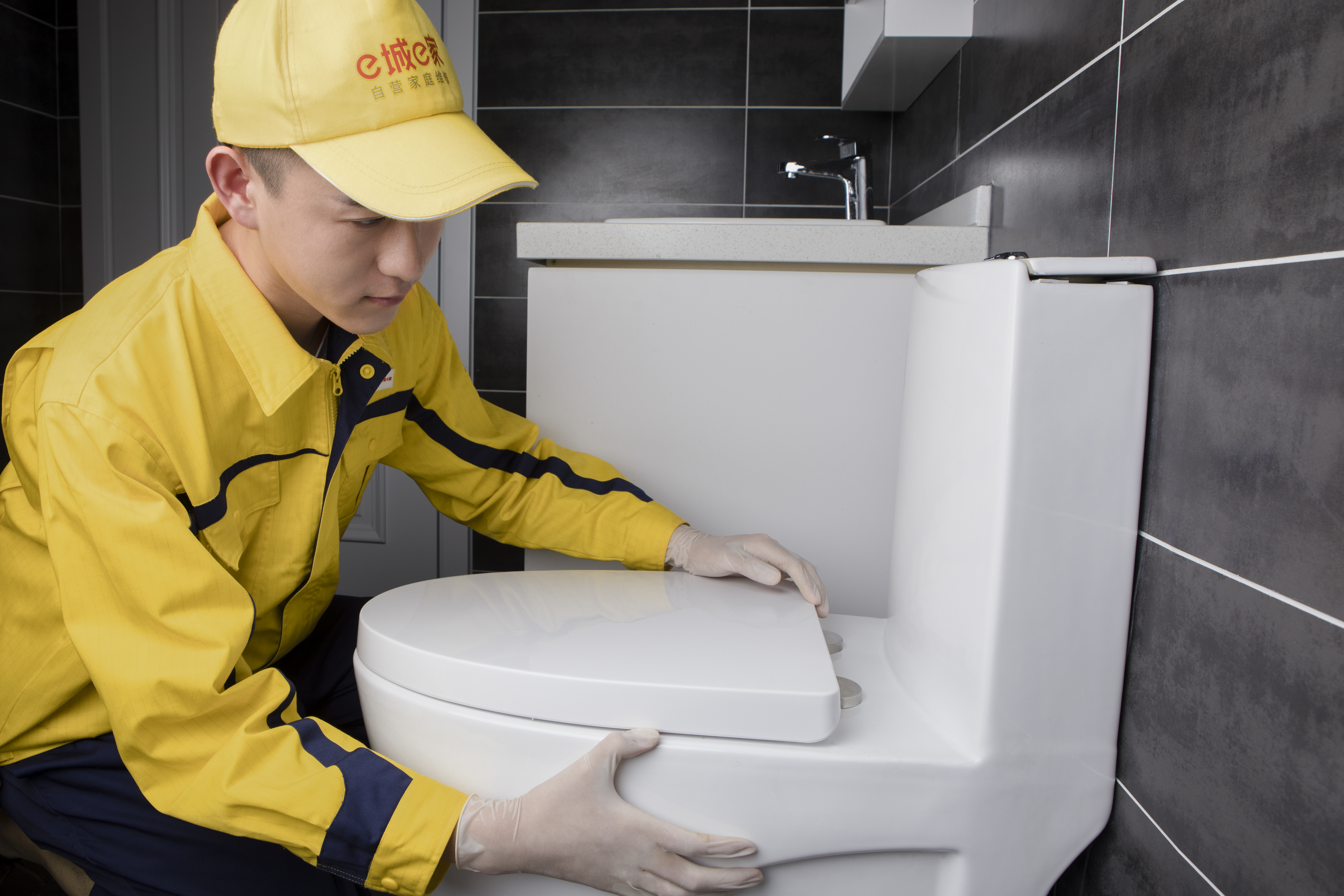 玻璃胶用什么方法去除最方便,玻璃胶怎么去除用什么方法最好