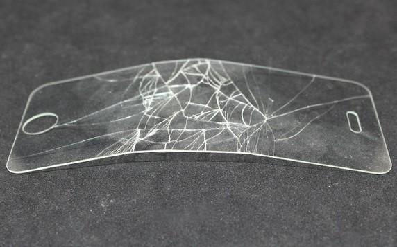 手机屏幕裂纹了贴个钢化膜行不行,手机屏幕贴水凝膜好还是钢化膜好